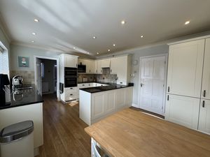 KITCHEN/BREAKFAST ROOM- click for photo gallery